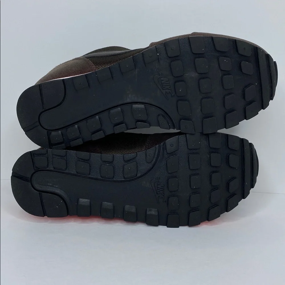 Women’s Nike MD Runner 2 size 7 (749869 228)